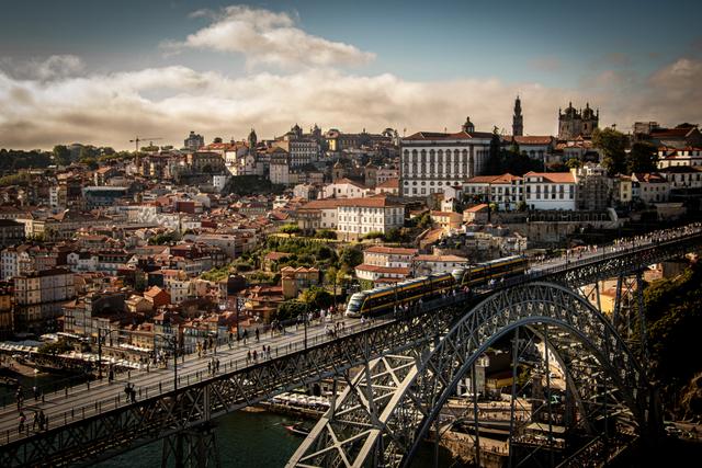 Ponte Dom Luis I with streetcar